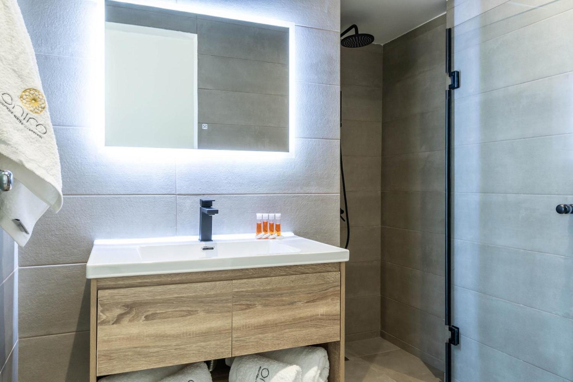 Nerea Boutique Suites Karystos Habitación foto
